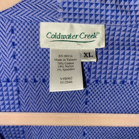 Detailed Thread Buttoned Top - Picture 4 of 4